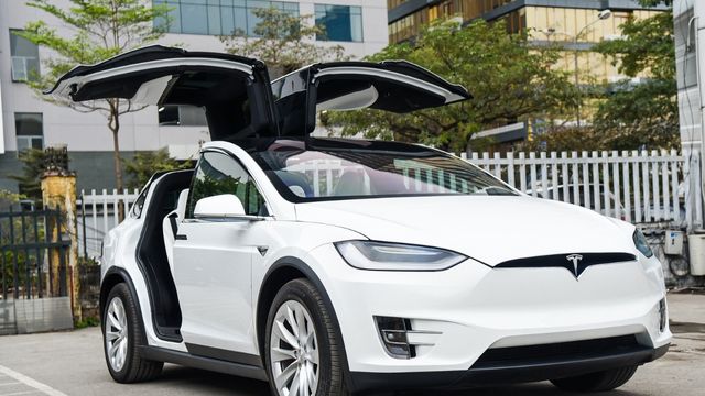 Dán phim cách nhiệt cho xe Tesla