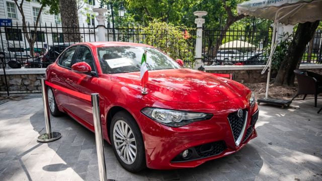 Dán phim cách nhiệt cho xe Alfa Romeo